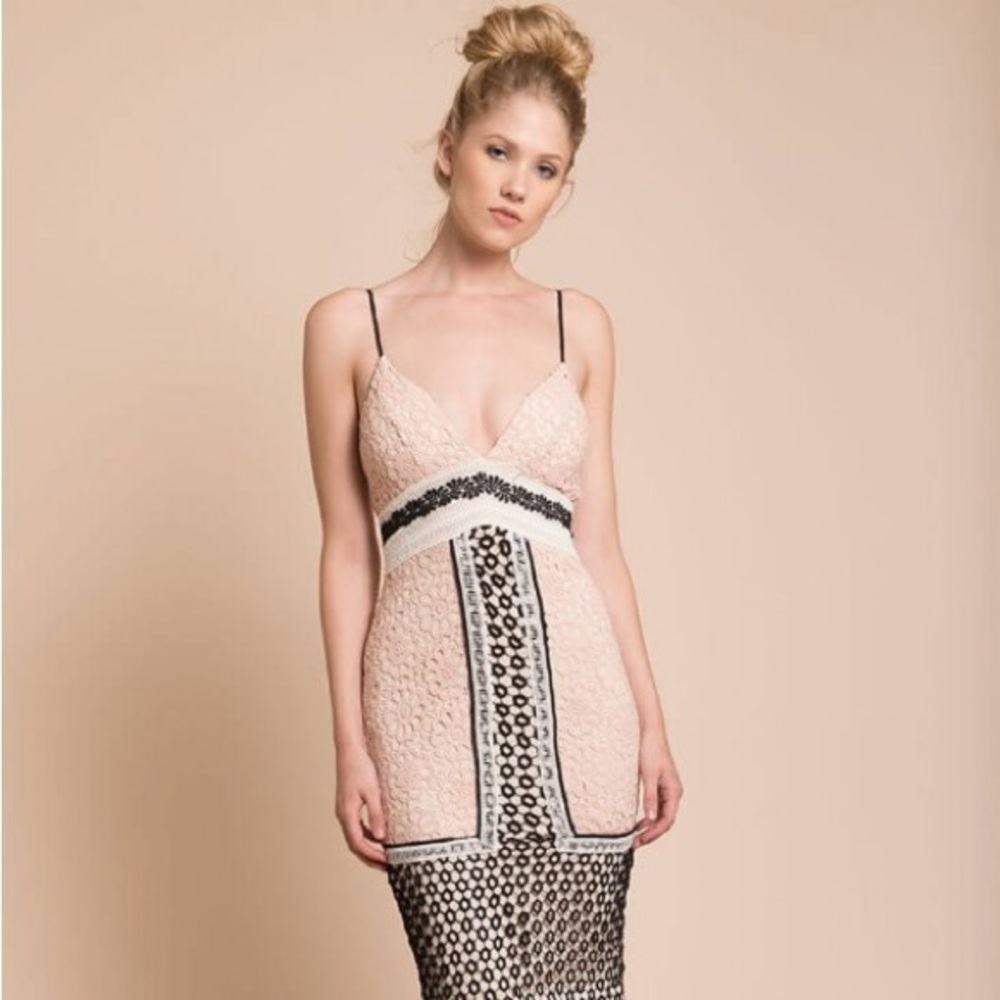 SelfieLeslie lace bodycon dress